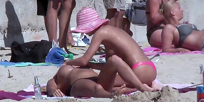 Voyeur on the beach lesbians make sex quite unabashedly in public