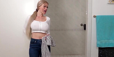 Big Tittied Stepmom knows how Handle a Boner - MommyBlowsBest