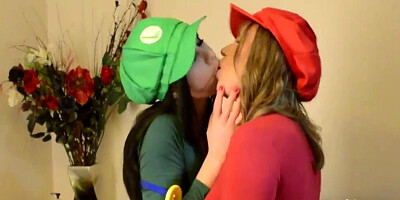 [Cosplay Babes] Yuffie Yulan And Tina Kay Super Mario Sisters